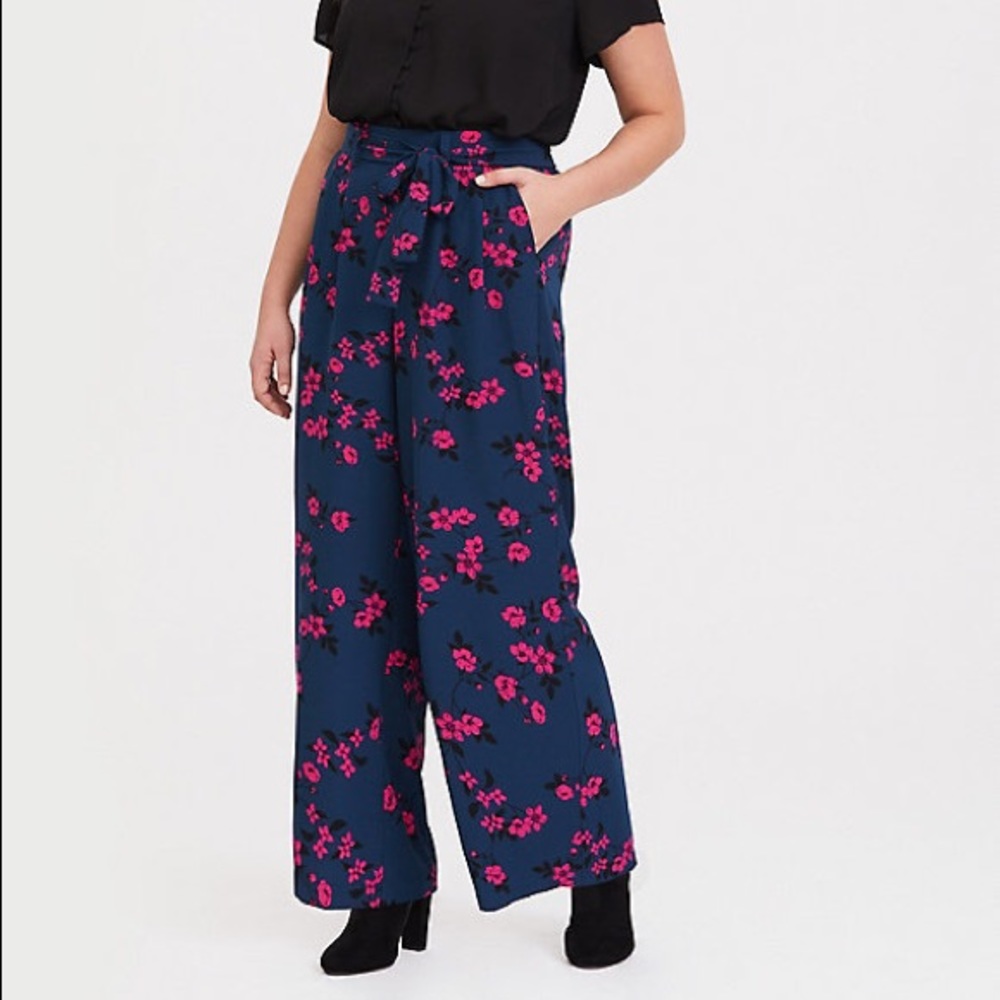 TORRID BLUE FLORAL CREPE WIDE LEG PANT SIZE 1X